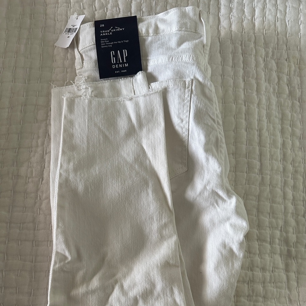 NWT Gap Denim Women’s 28 white True Skinny Ankle Jeans